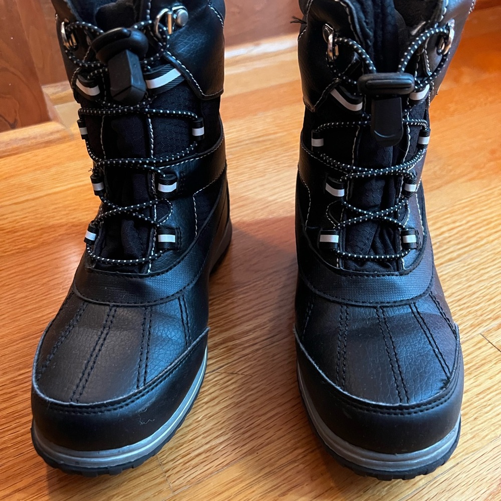 Totes size 3M black winter ankle boots like new
